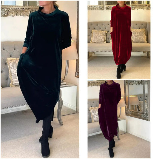 New slimming long dress with round neck.